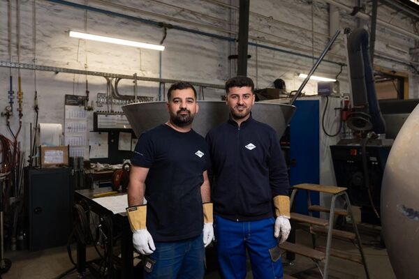Arbeite heute als Anlagenmechaniker bei Körting: Gowan Yousef Ali (links) und Kheiri Yousuf Ali